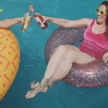 #Bae Wine: bestie pool floats